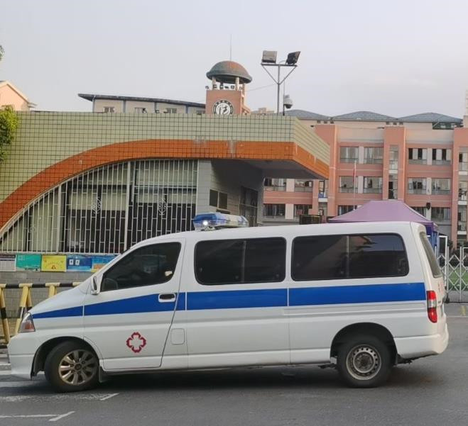 安多救护车出租护送骨折病人一公里多少钱